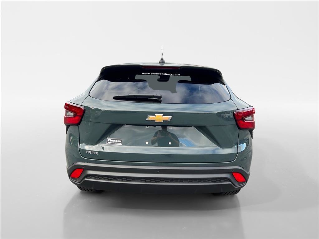 Used 2026 Chevrolet Trax LS w/ LS Convenience Package FWD image 4