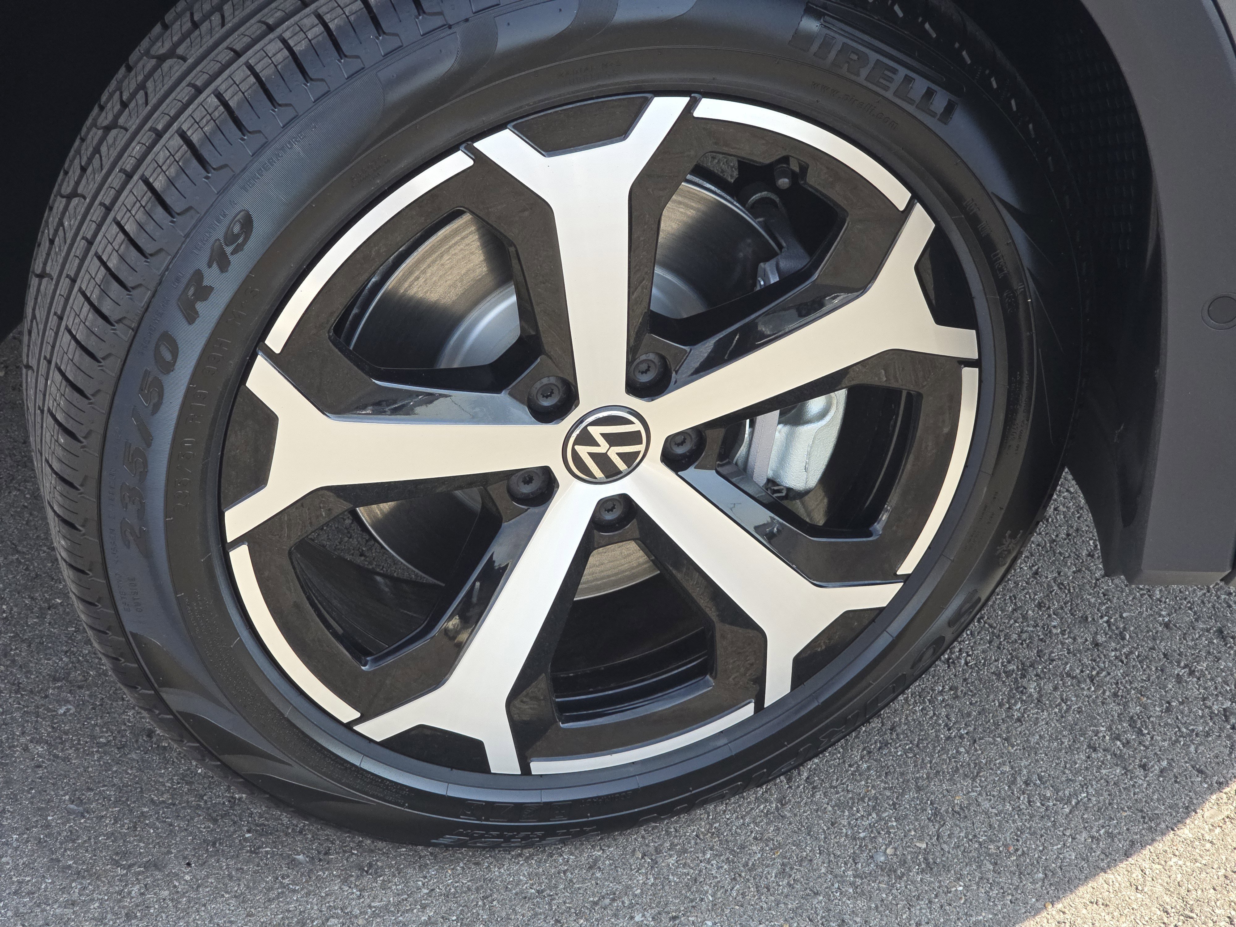 New 2026 Volkswagen Tiguan SE image 13