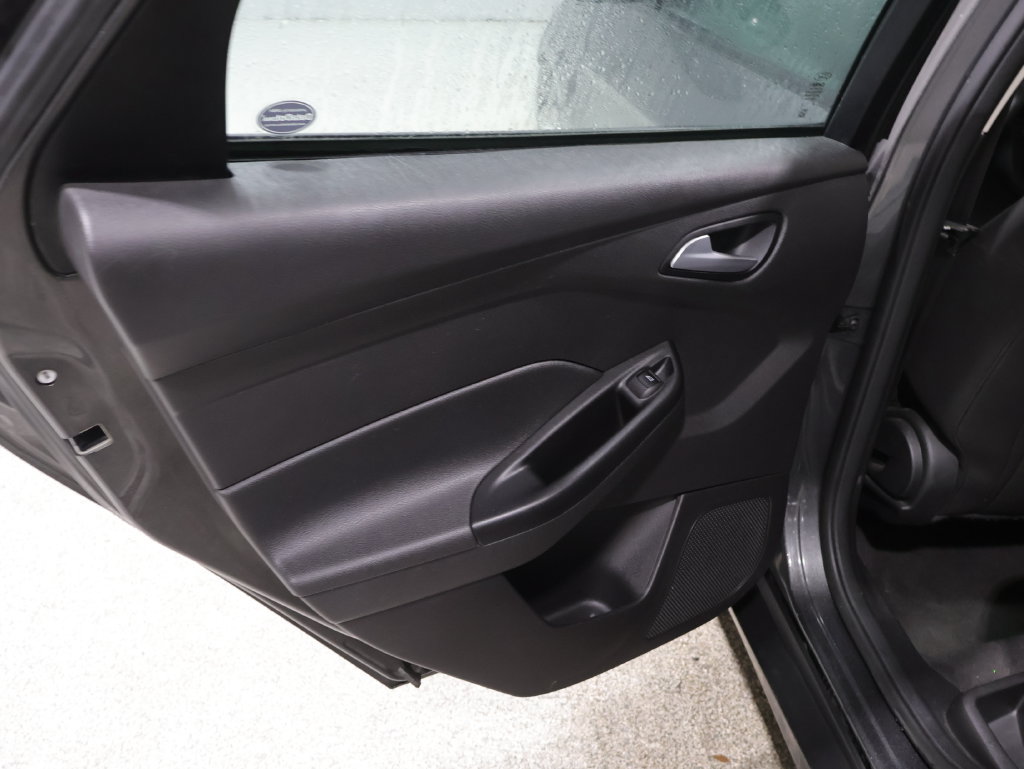 Used 2015 Ford Focus SE FWD image 18