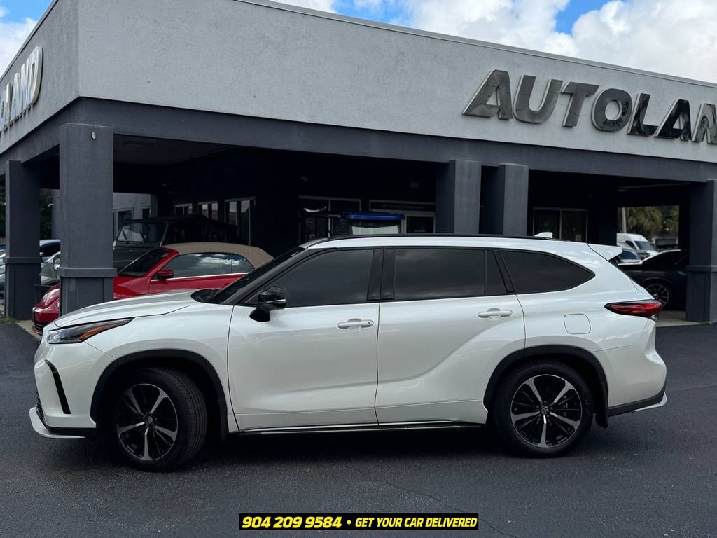 Used 2021 Toyota Highlander XSE FWD image 4