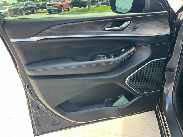 Used 2026 Jeep Grand Cherokee Limited w/ Limited Altitude Package RWD image 8