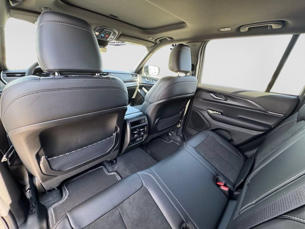 New 2025 Jeep Grand Cherokee Altitude AWD/4WD image 14