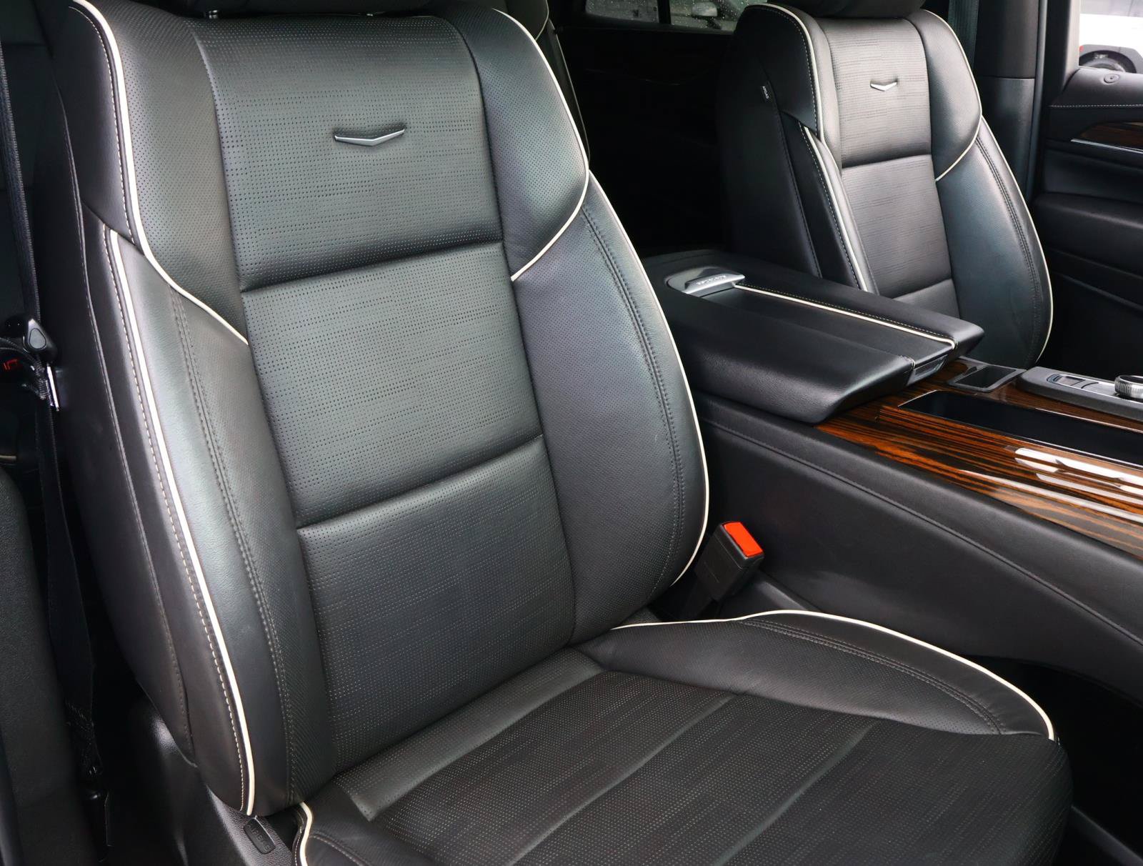 Used 2023 Cadillac Escalade Premium Luxury RWD image 19