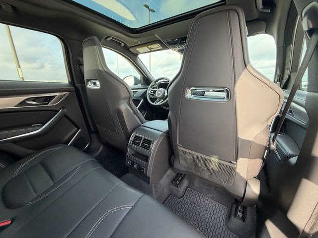 Used 2024 Jaguar F-PACE R-Dynamic S AWD/4WD image 17