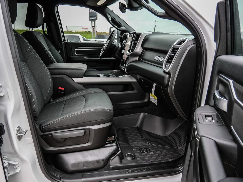 New 2026 RAM 3500 Big Horn AWD/4WD image 17