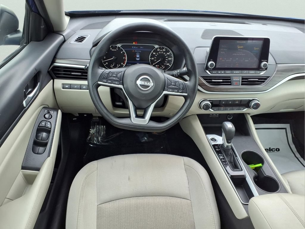 Used 2025 Nissan Altima 2.5 SV FWD image 9