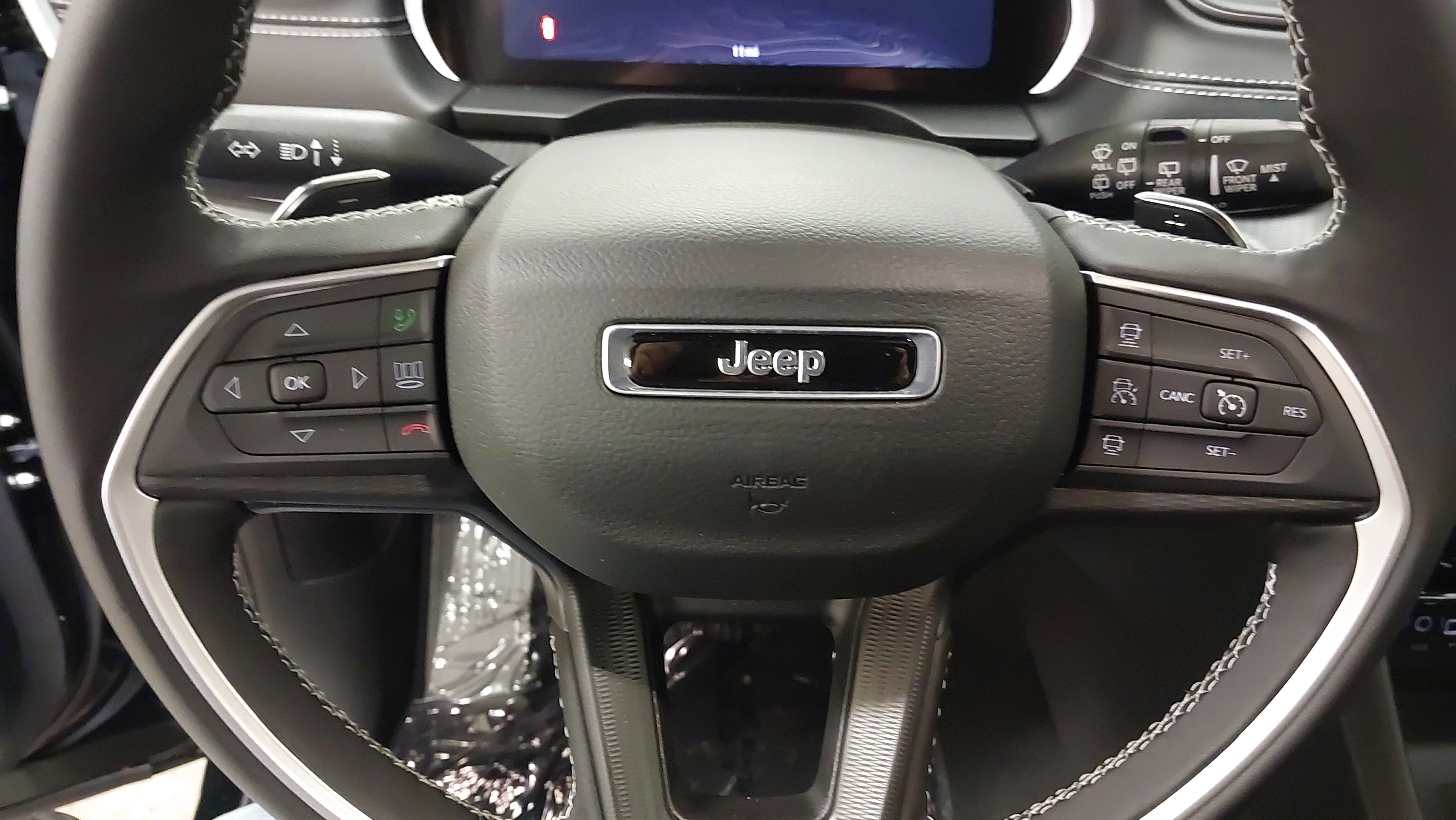 New 2025 Jeep Grand Cherokee Altitude image 35