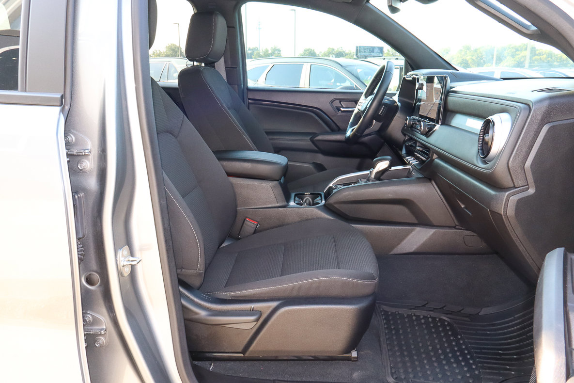 Used 2023 Chevrolet Colorado LT w/ LT Convenience Package II image 34