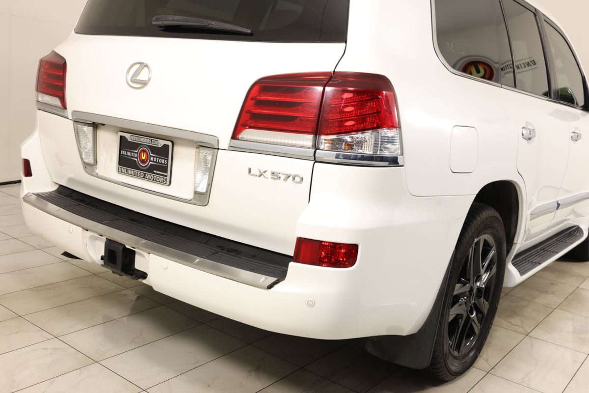 Used 2013 Lexus LX 570 4WD w/ Luxury Pkg w/Pre-crash image 44
