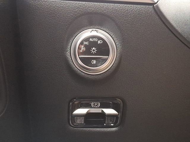 Used 2025 Mercedes-Benz C 300 4MATIC Sedan image 28