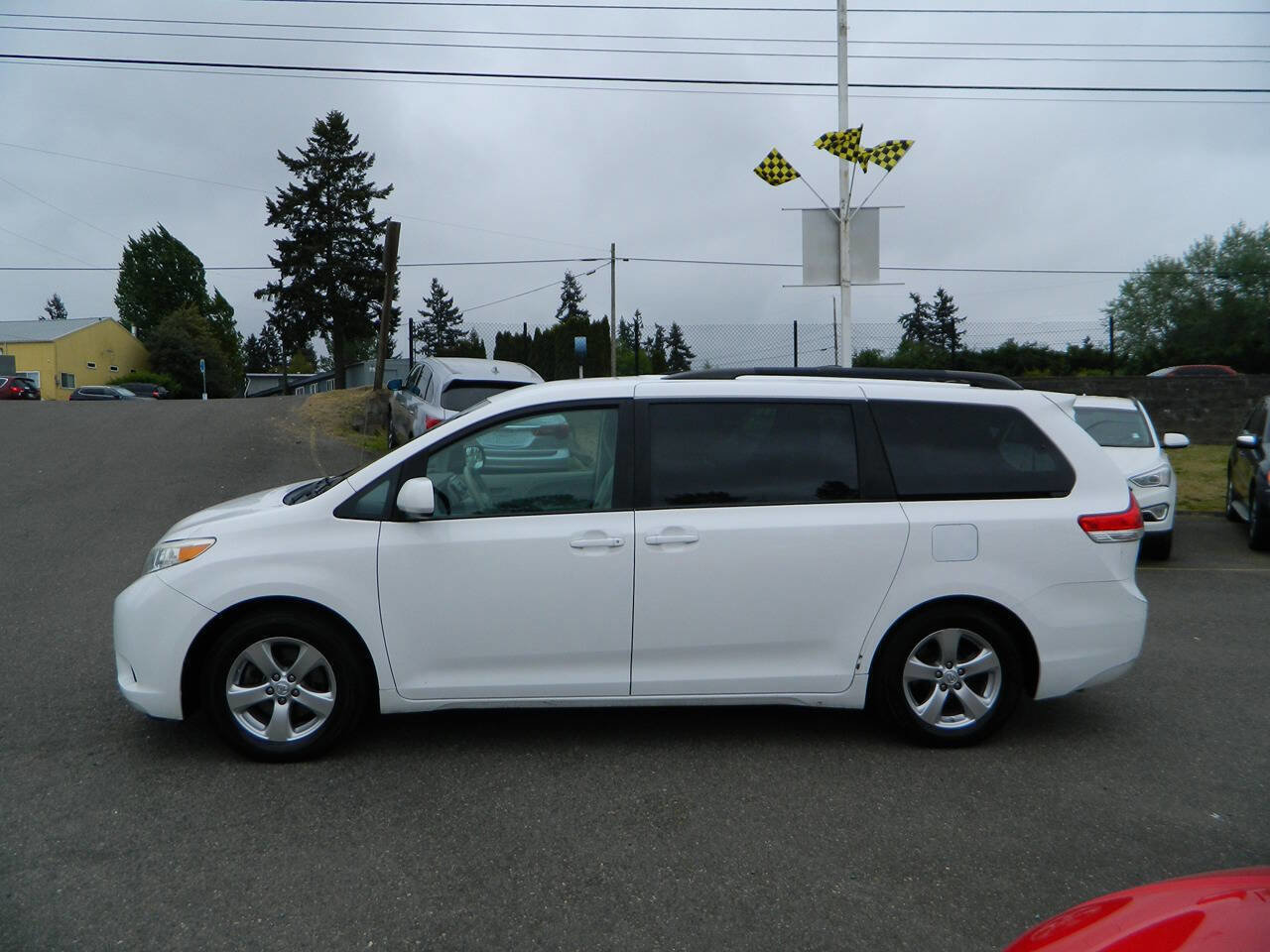 Used 2013 Toyota Sienna LE FWD image 5
