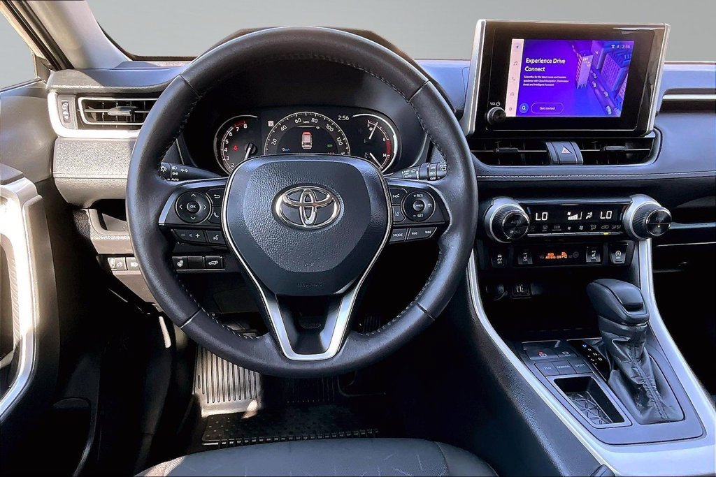 Used 2025 Toyota RAV4 XLE w/ Convenience Package FWD image 5