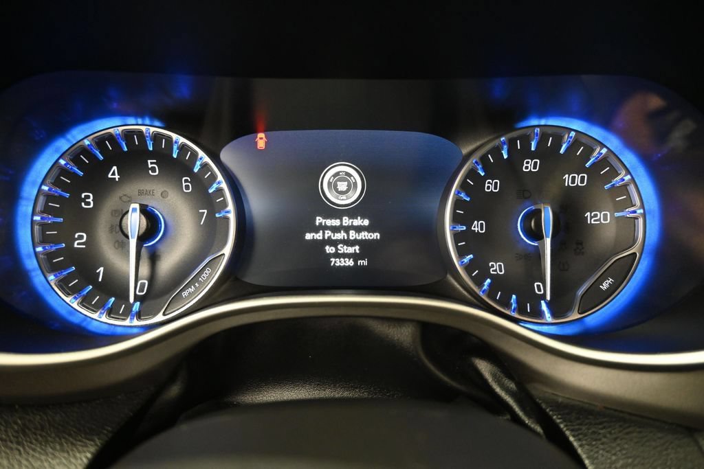 Used 2023 Chrysler Pacifica Touring-L FWD image 14