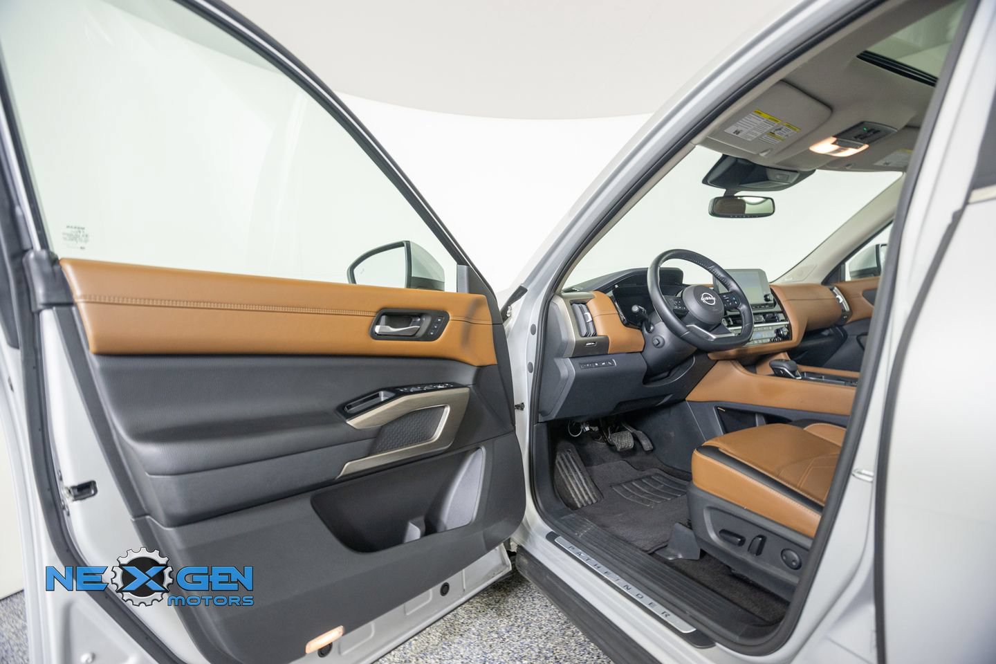 Used 2022 Nissan Pathfinder Platinum AWD/4WD image 9