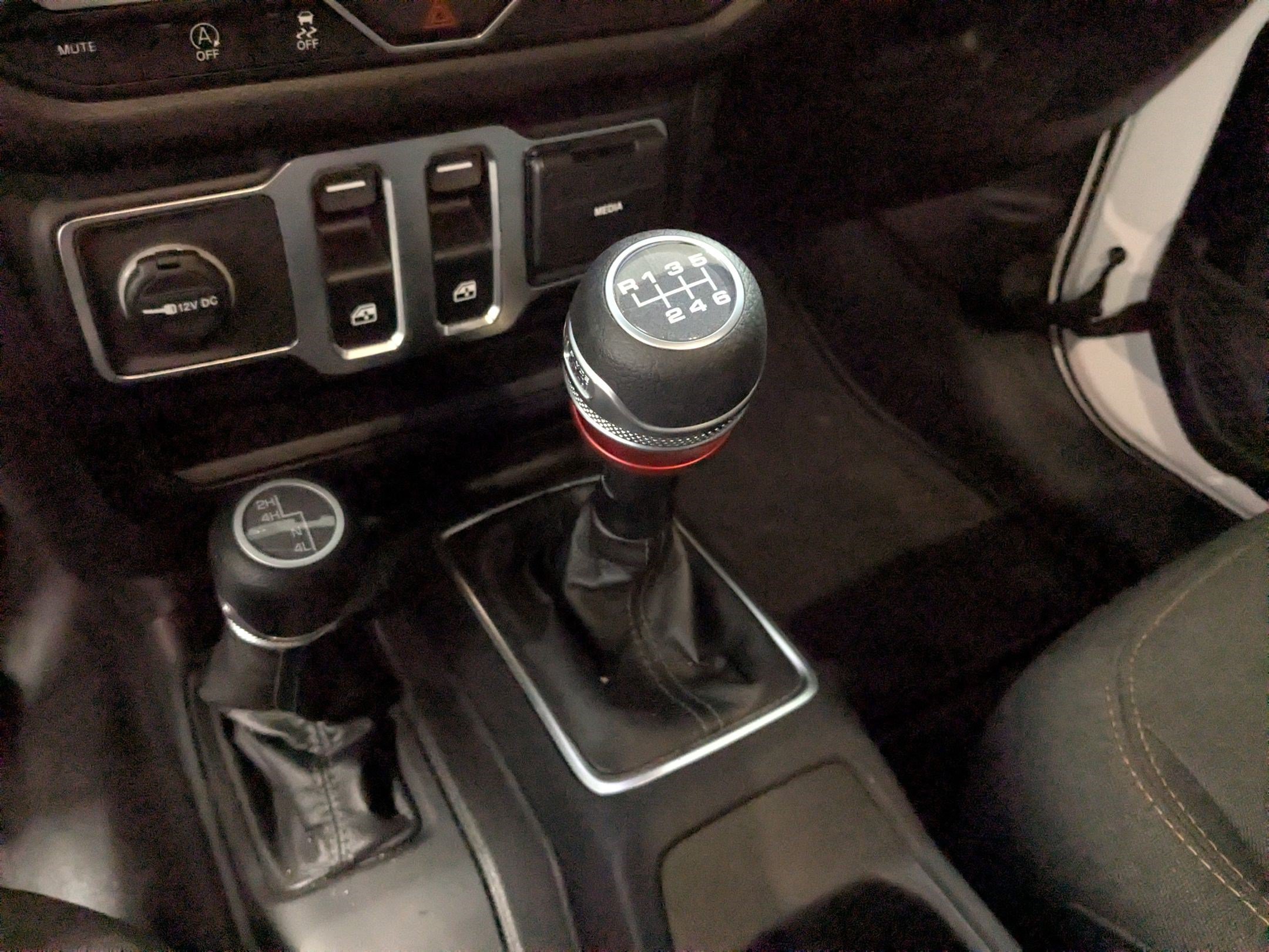 Certified 2026 Jeep Wrangler Sport AWD/4WD image 17
