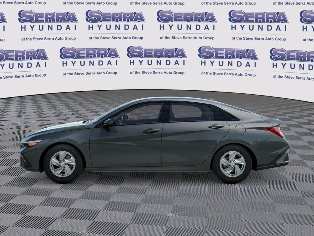 New 2026 Hyundai Elantra SE FWD image 3