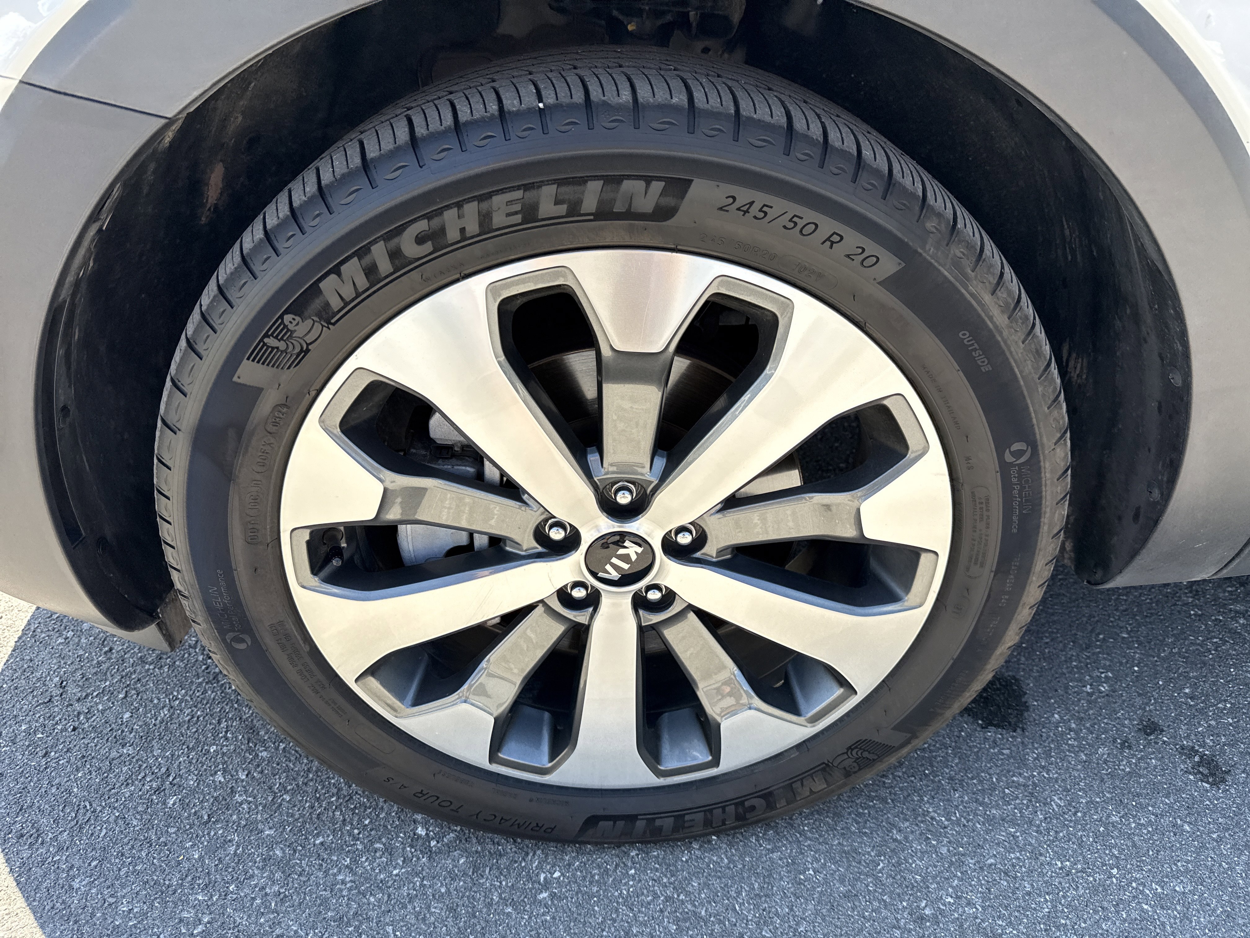 Used 2020 Kia Telluride S w/ S 8 Passenger Seating Package AWD/4WD image 11