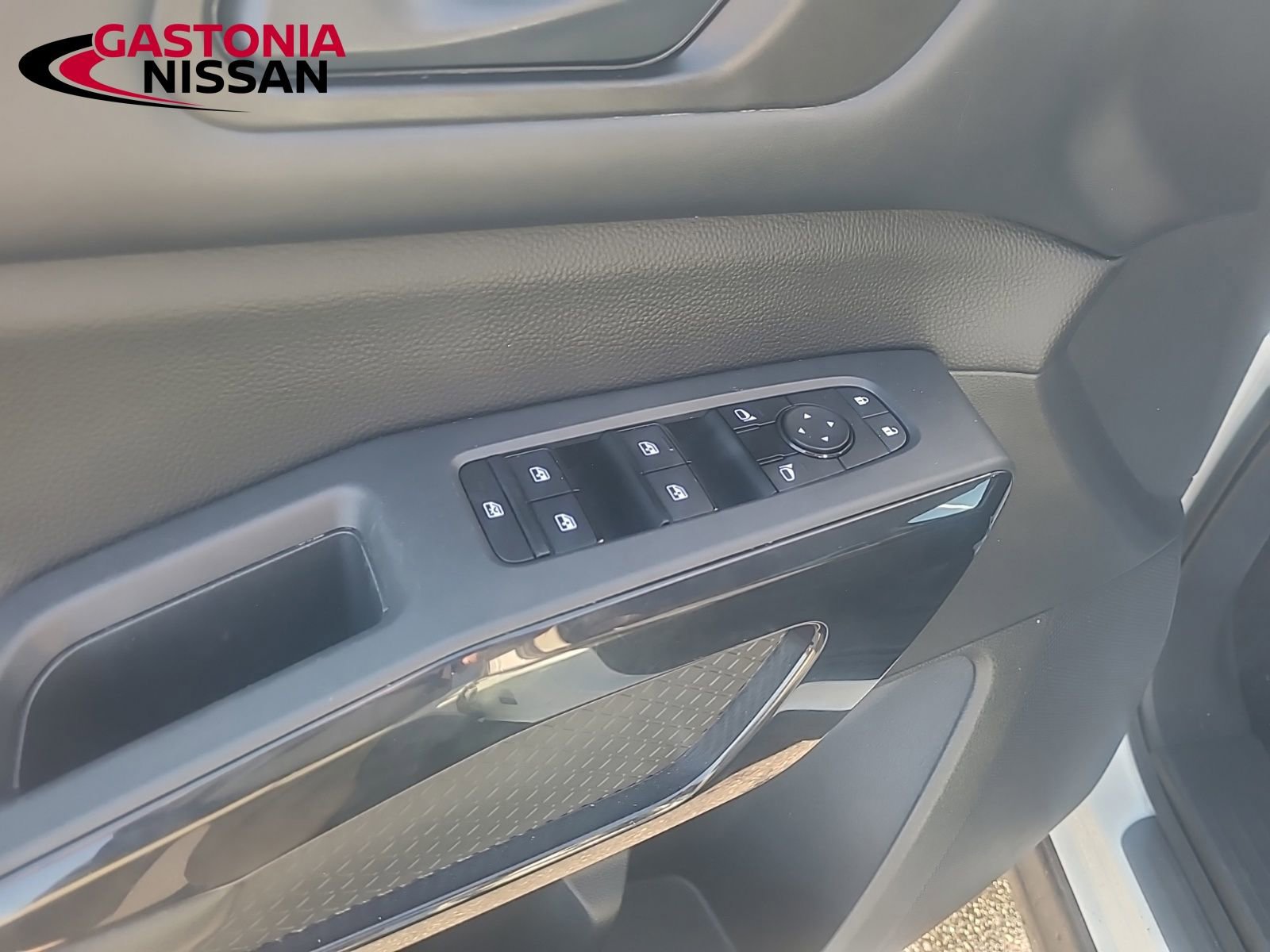 Used 2024 Nissan Pathfinder SV image 31