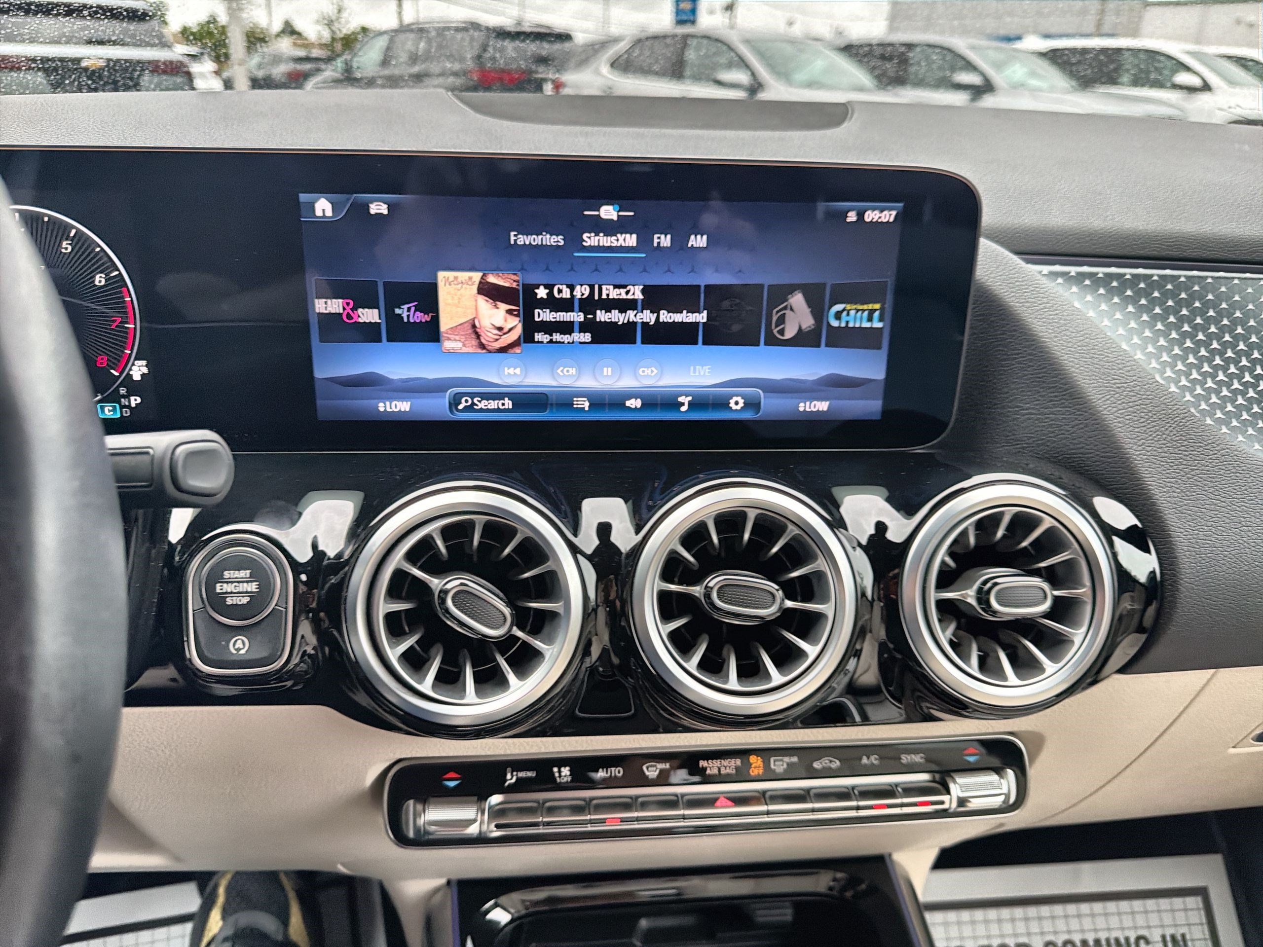 Used 2025 Mercedes-Benz GLA 250 4MATIC w/ Winter Package image 13