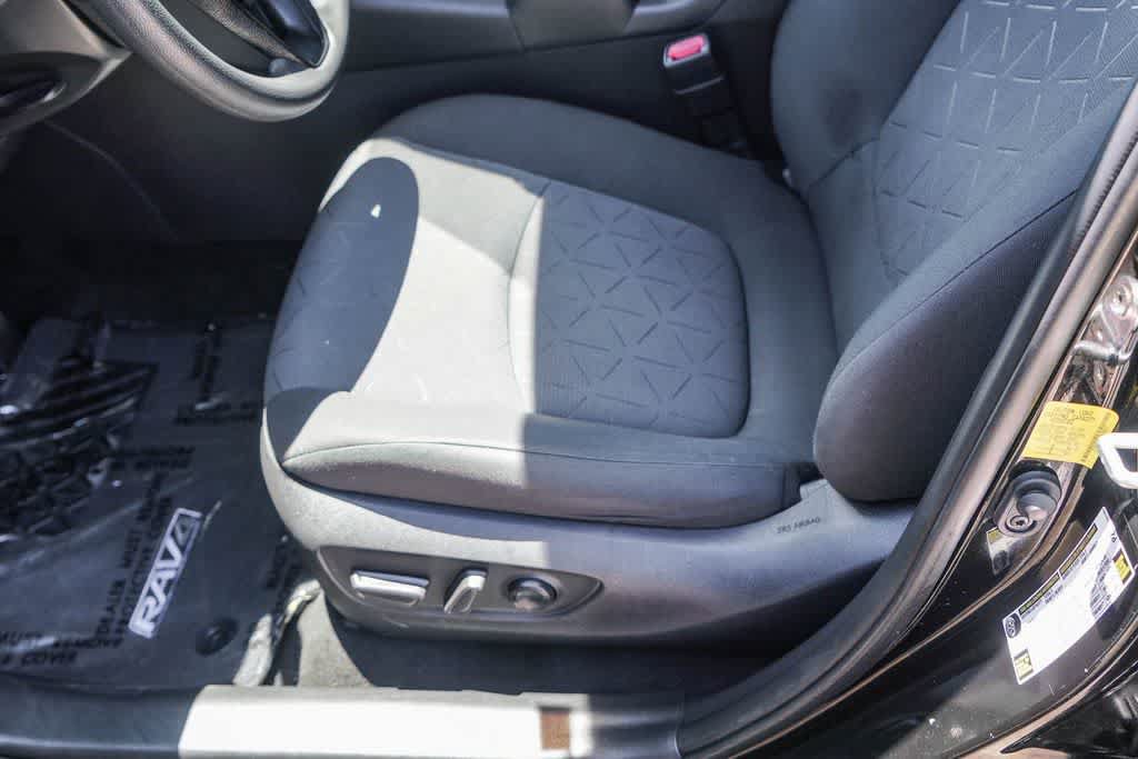 Used 2020 Toyota RAV4 XLE w/ Carpet Mat Package FWD image 20