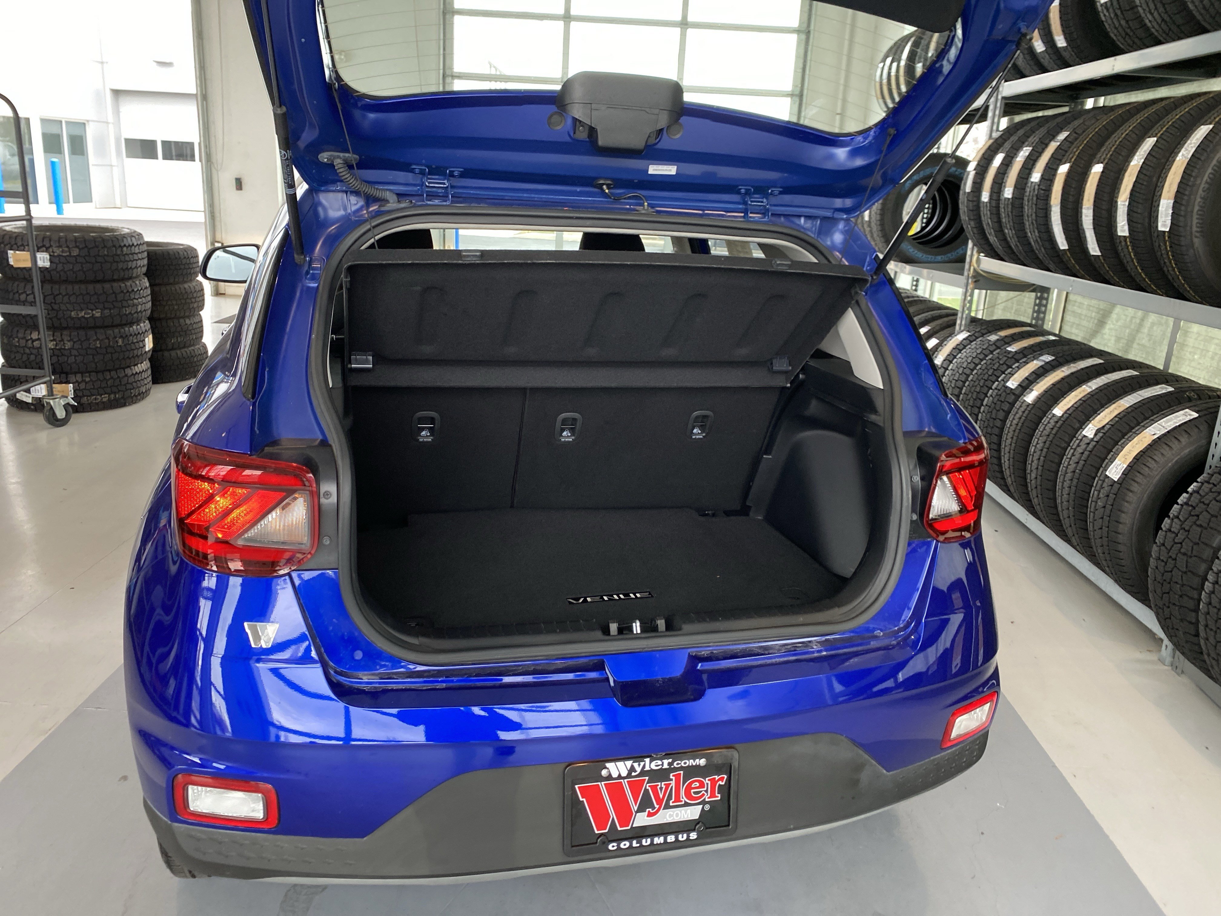 Used 2025 Hyundai Venue SEL image 7