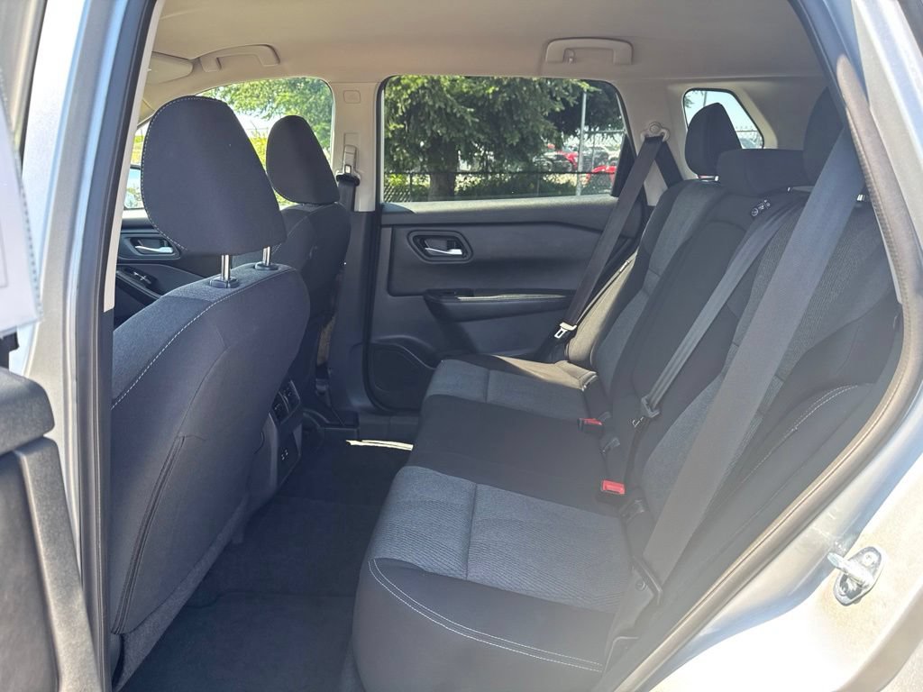 Used 2025 Nissan Rogue SV FWD image 14