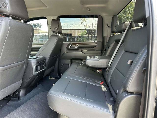 Used 2024 GMC Sierra 3500 SLT w/ SLT Convenience Package AWD/4WD image 13