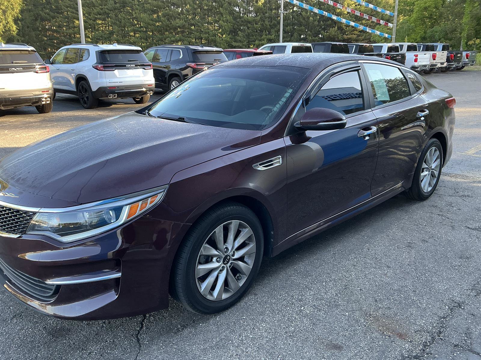 Used 2018 Kia Optima LX w/ 17" Alloy Wheels Package FWD image 1