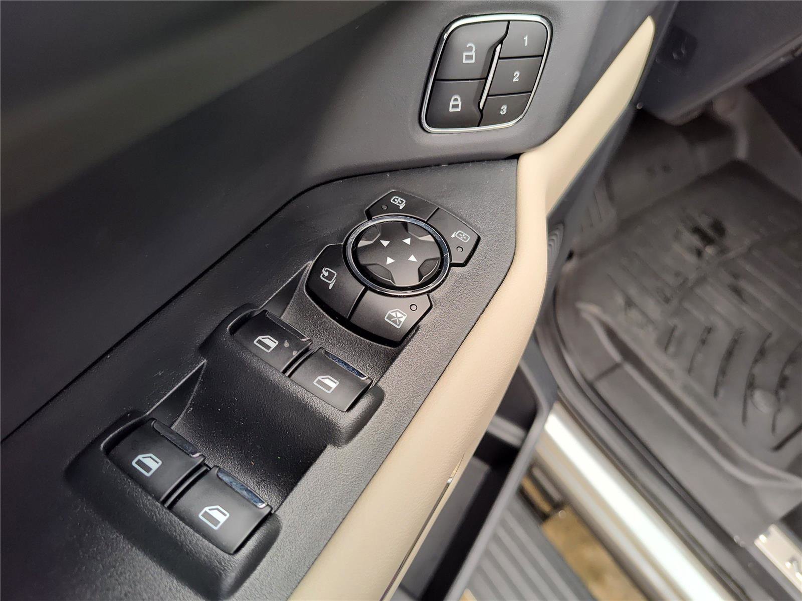 Used 2024 Ford Expedition Platinum image 18