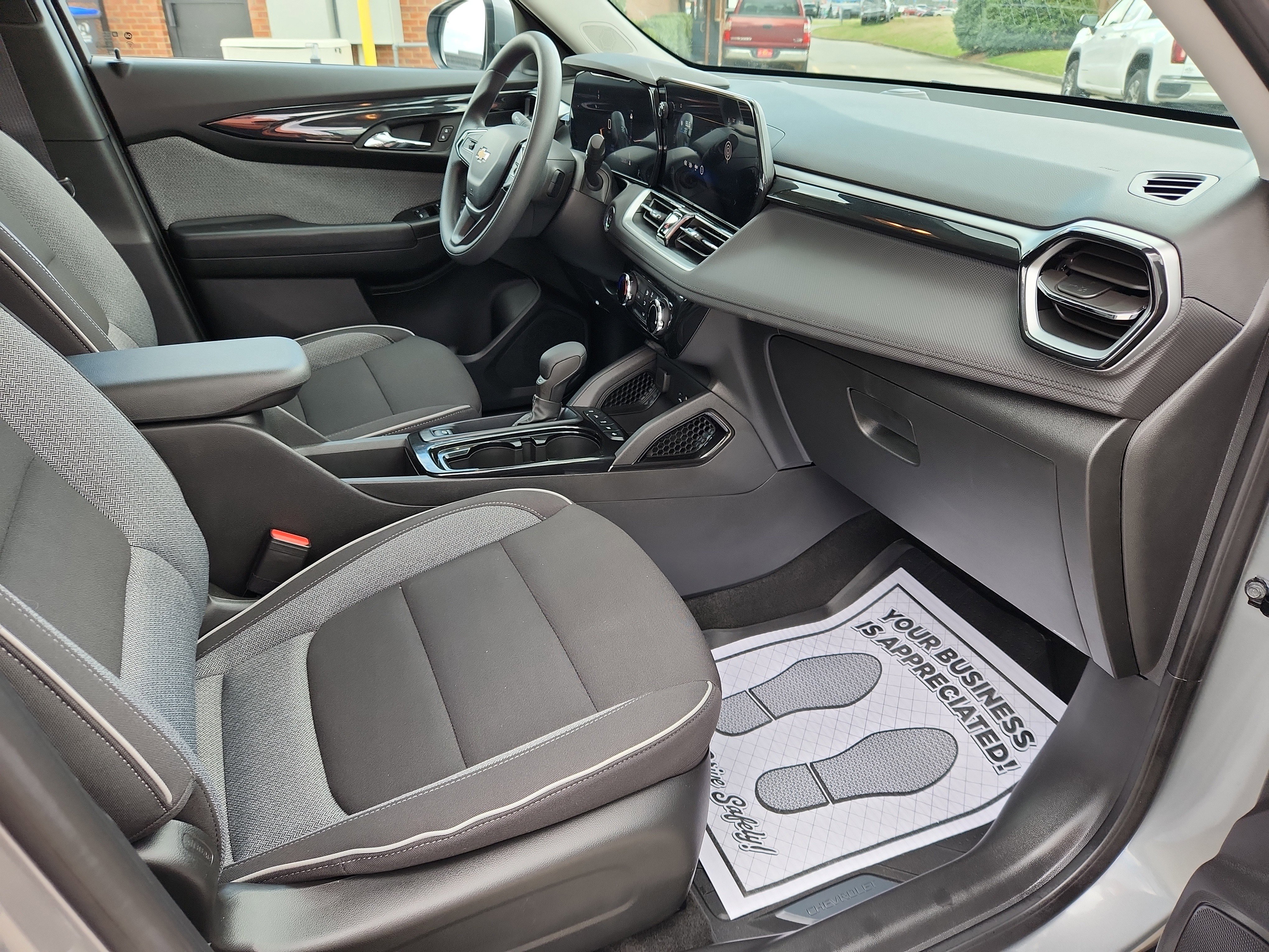 Used 2024 Chevrolet TrailBlazer LT w/ Driver Confidence Package image 41