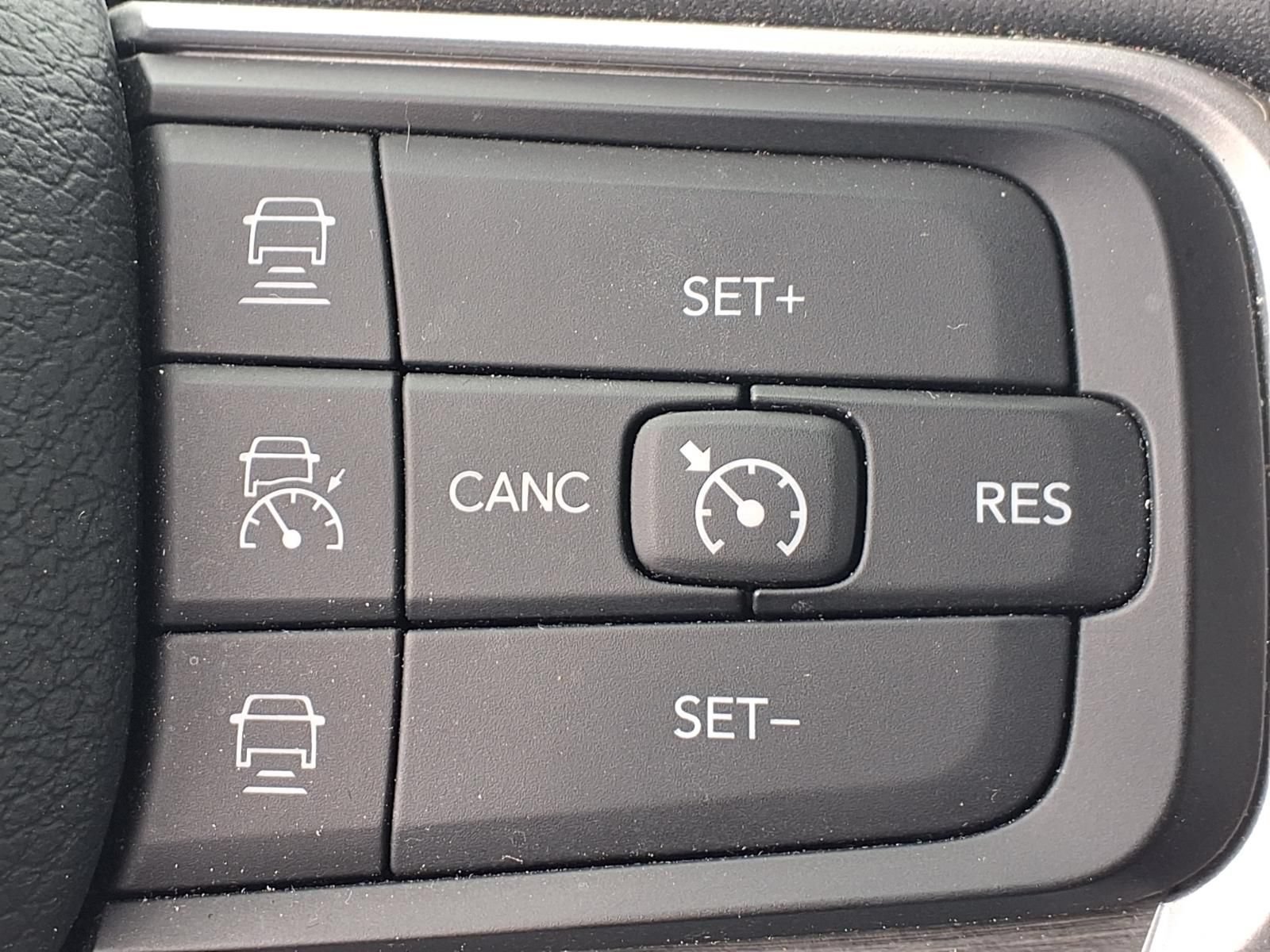 Used 2023 Jeep Wagoneer L Series II AWD/4WD image 15