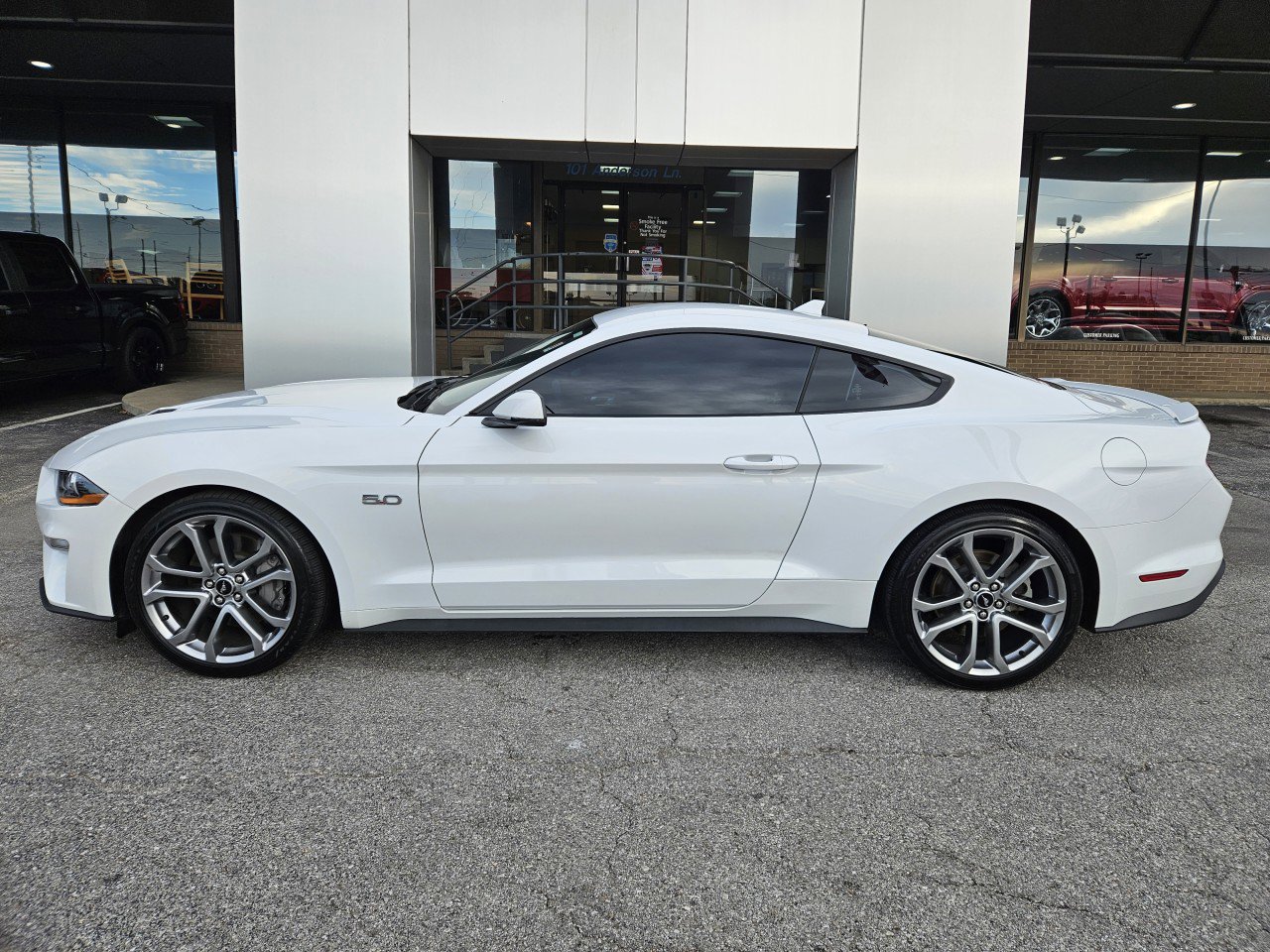 Used 2021 Ford Mustang GT Premium w/ Equipment Group 401A image 3