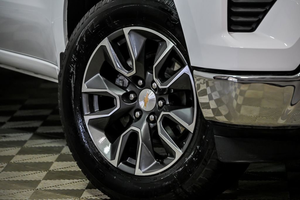 Used 2025 Chevrolet Silverado 1500 LT image 3