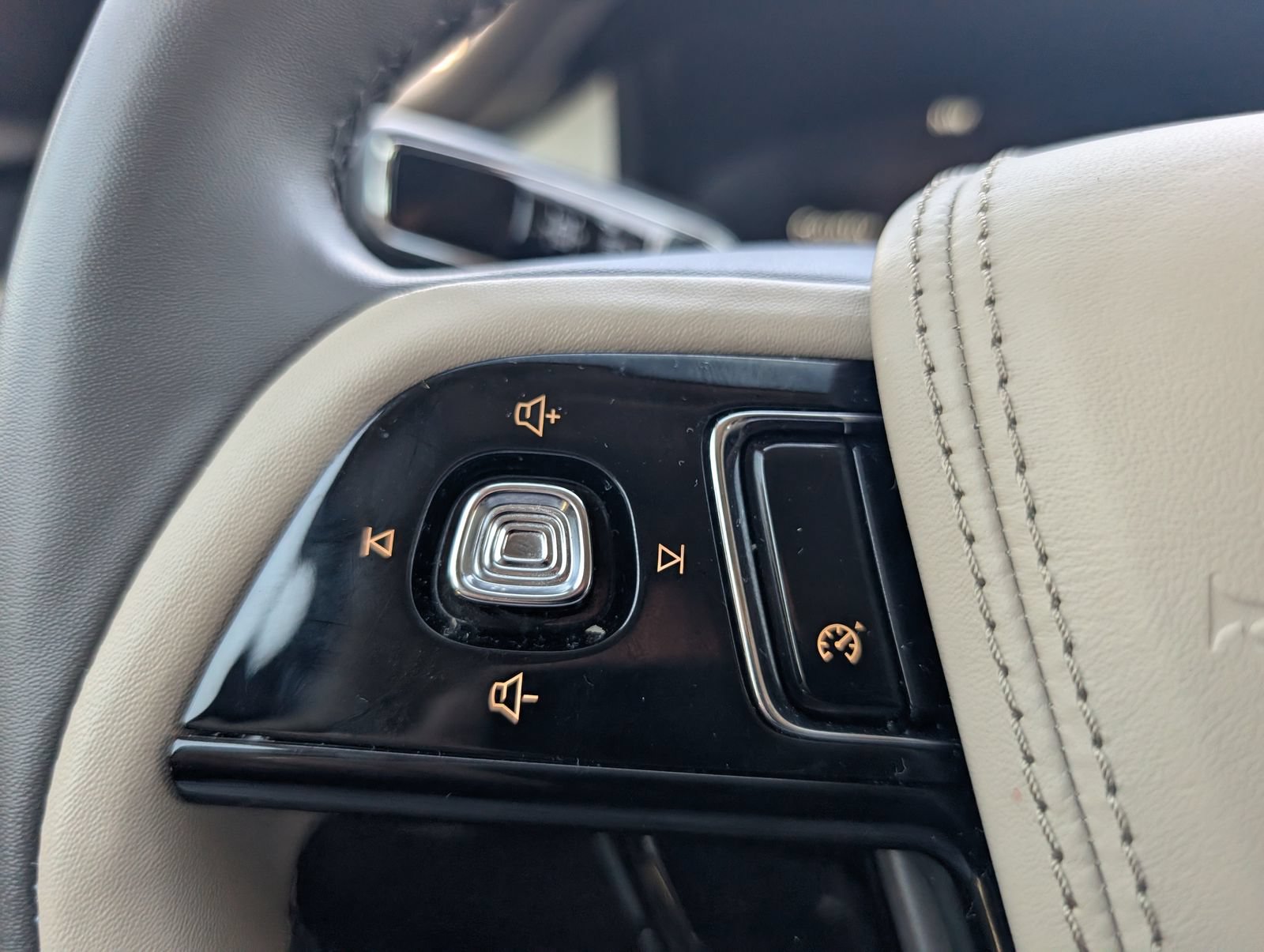Used 2023 Lincoln Aviator 2WD image 22