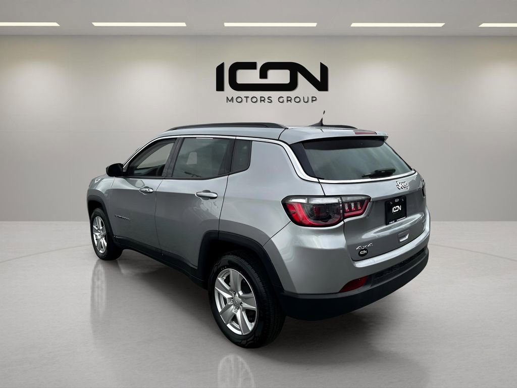 Used 2022 Jeep Compass Latitude image 3