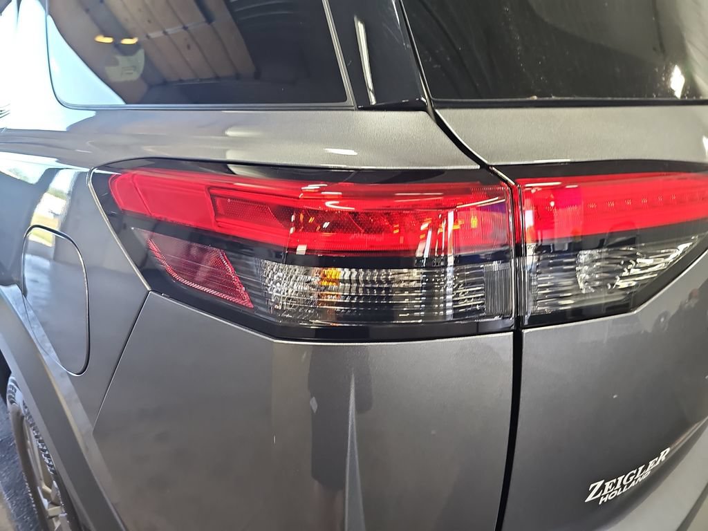 Used 2024 Nissan Pathfinder SV AWD/4WD image 34