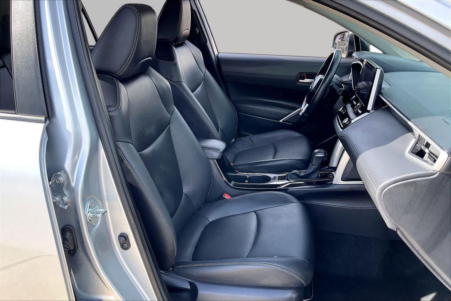 Used 2025 Toyota Corolla Cross XLE FWD image 8