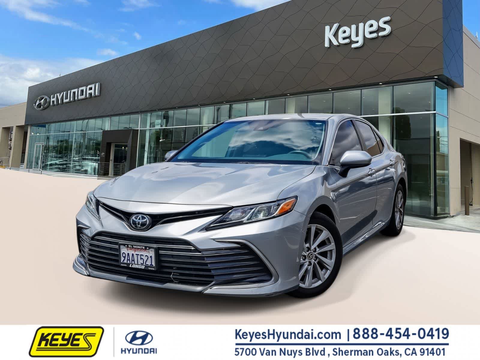 Used 2022 Toyota Camry LE w/ Carpet Mat Package (TMS) FWD image 1
