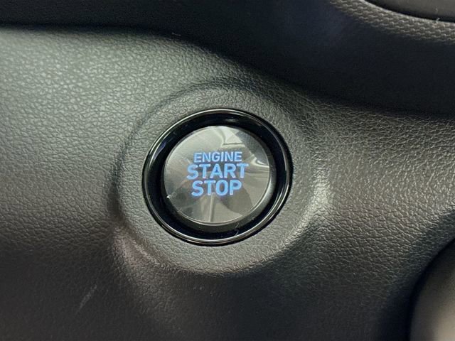 Used 2025 Hyundai Venue Limited FWD image 27