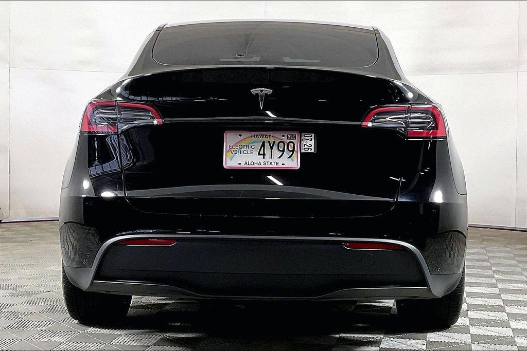 Used 2024 Tesla Model Y 2WD image 3