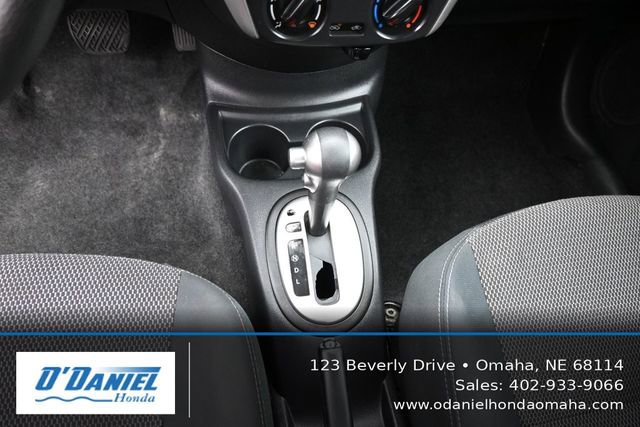 Used 2015 Nissan Versa SV FWD image 32