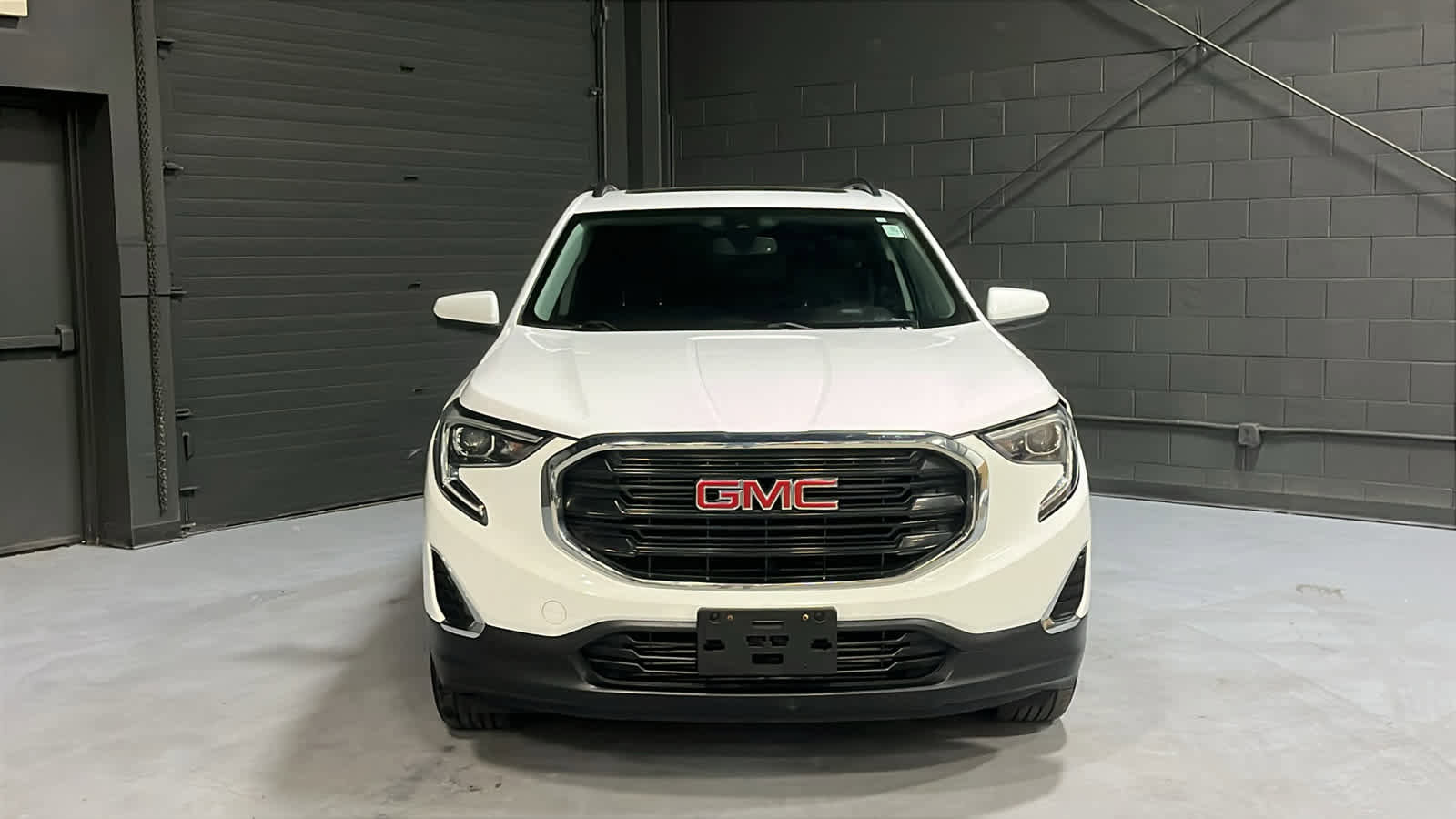 Used 2020 GMC Terrain SLE w/ Driver Convenience Package AWD/4WD image 2