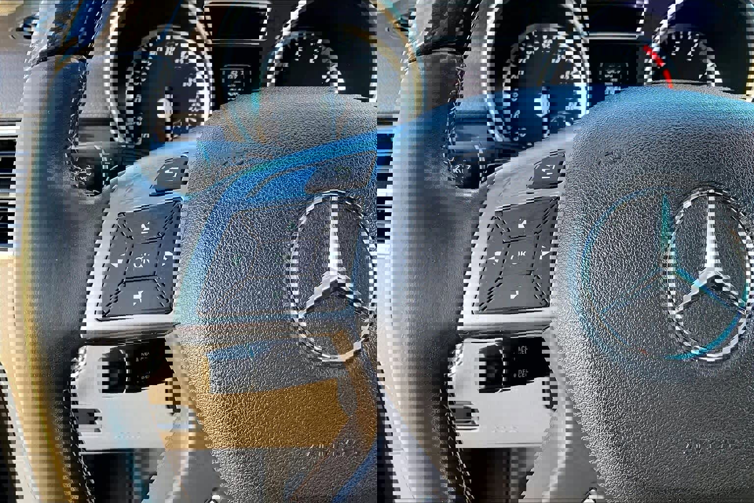 Used 2015 Mercedes-Benz ML 350 2WD image 23