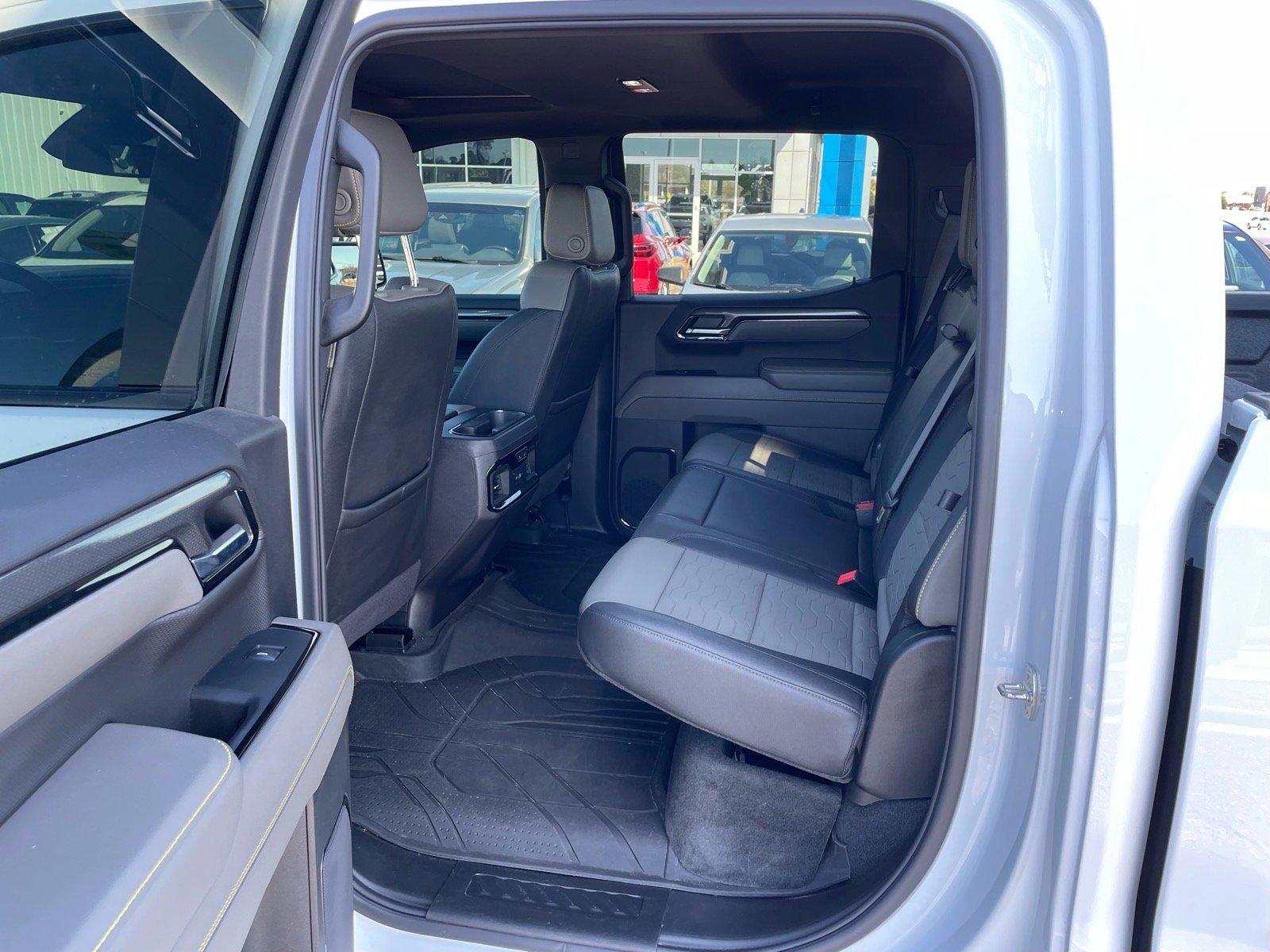 Used 2024 Chevrolet Silverado 1500 ZR2 image 15