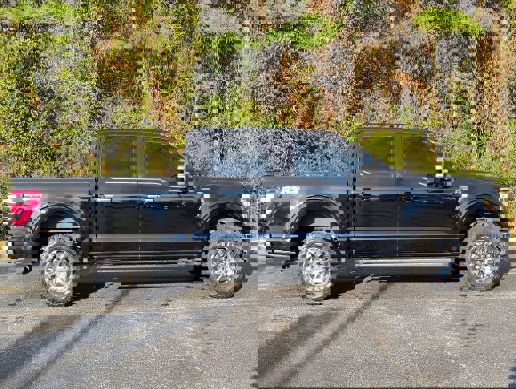 Used 2023 Ford F150 Lariat image 2