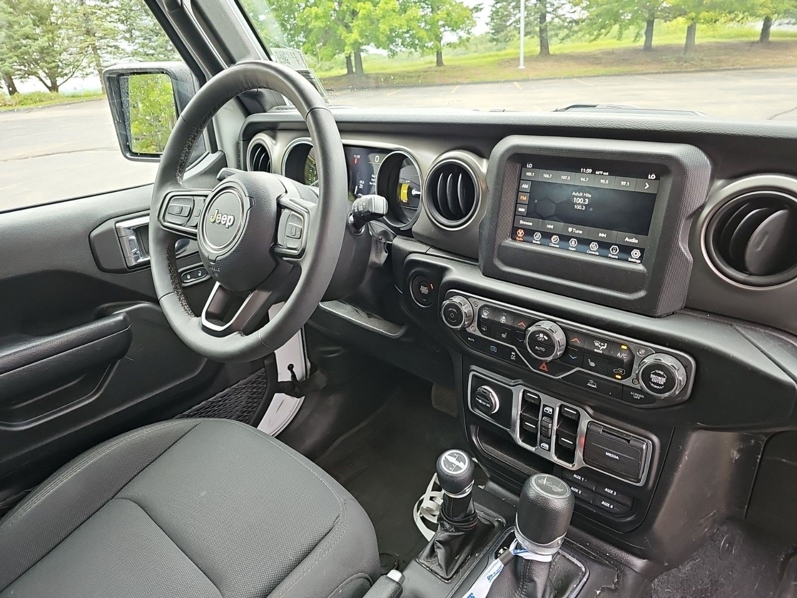 Used 2023 Jeep Wrangler Unlimited w/ Cold Weather Group AWD/4WD image 15