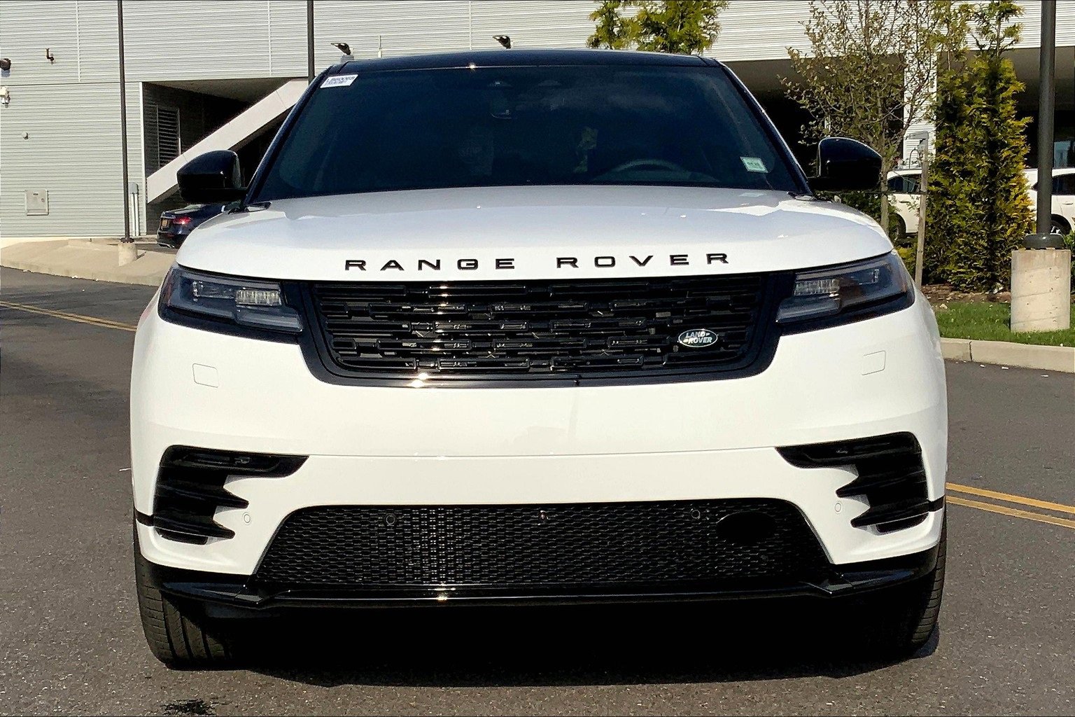 New 2026 Land Rover Range Rover Velar Dynamic SE image 3