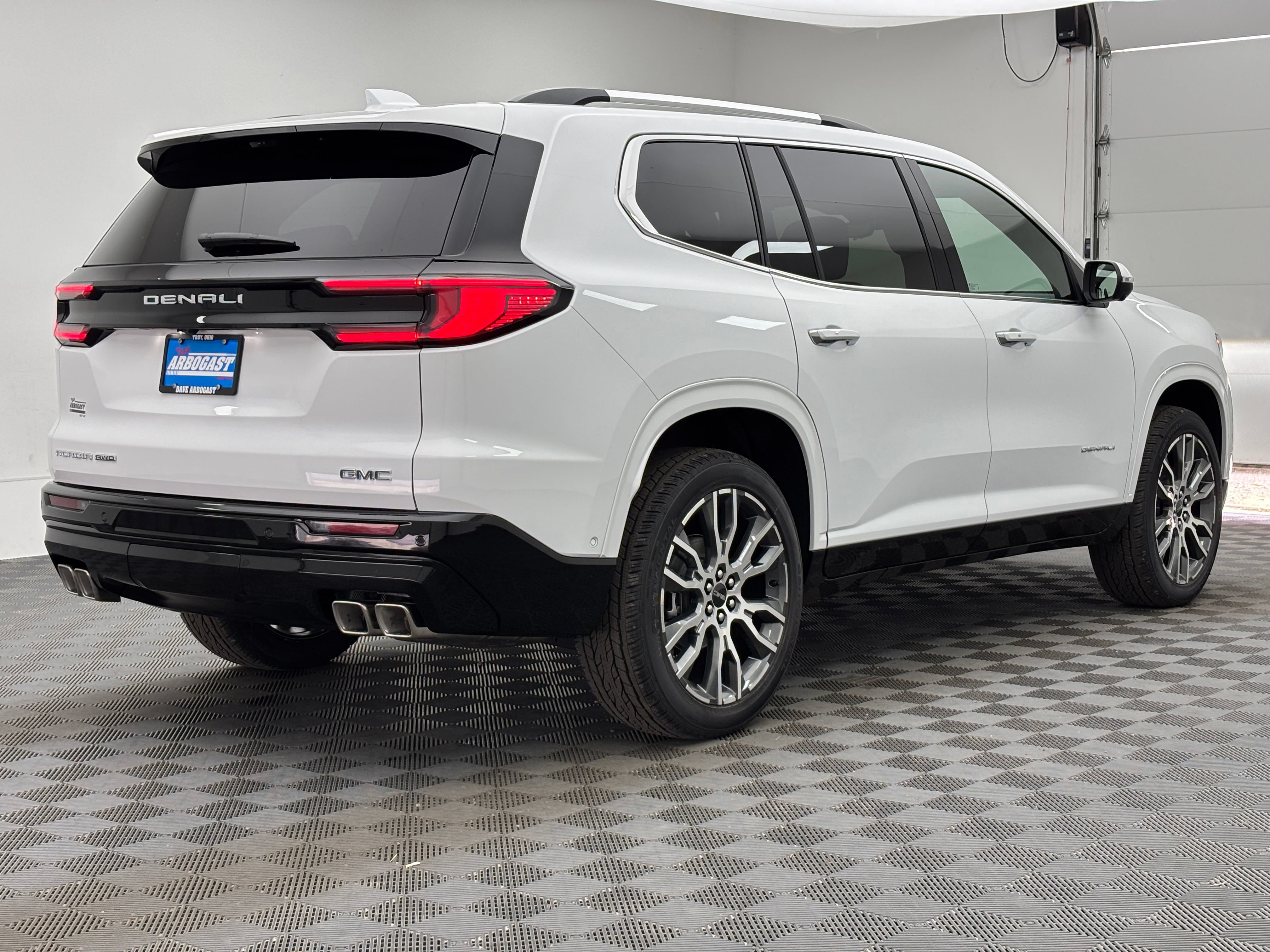 New 2026 GMC Acadia Denali Ultimate w/ LPO, Floor Liner Package AWD/4WD image 11