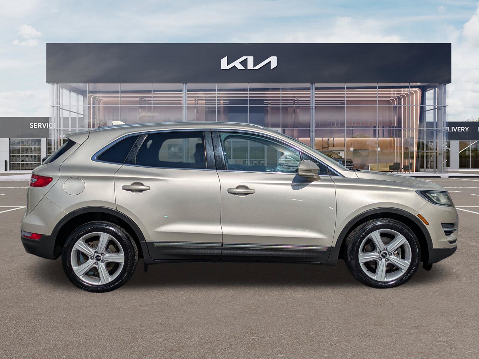 Used 2017 Lincoln MKC Premiere FWD image 3