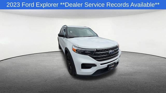 Used 2023 Ford Explorer XLT AWD/4WD image 2